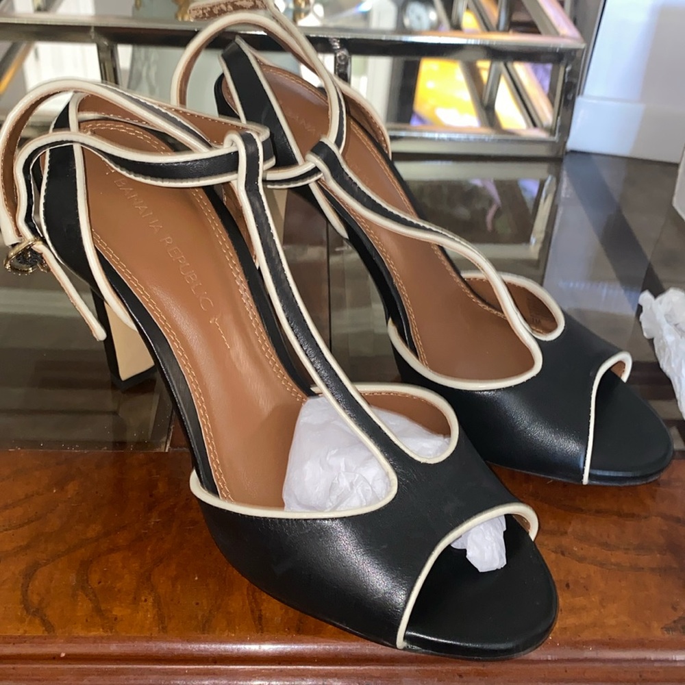 Gently used only one time pair of Banana Republic Paula t-strap sandals/heels.